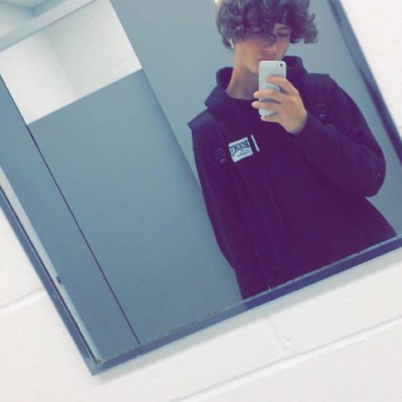 Meet your Posher, Ashton - Picture 1 of 1